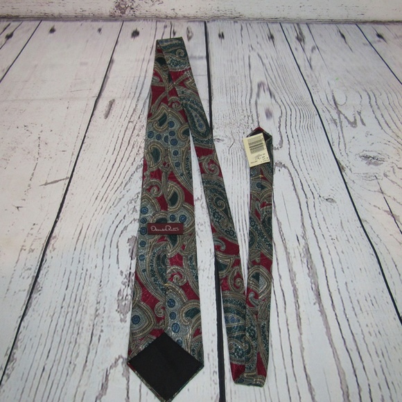 Oscar de la Renta NWT VINTAGE red paisley tie - Picture 3 of 5